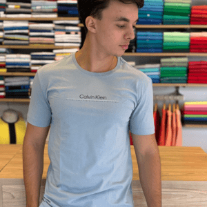 Camiseta Calvin Klein estampada