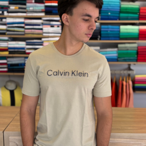 Camiseta Calvin Klein estampada